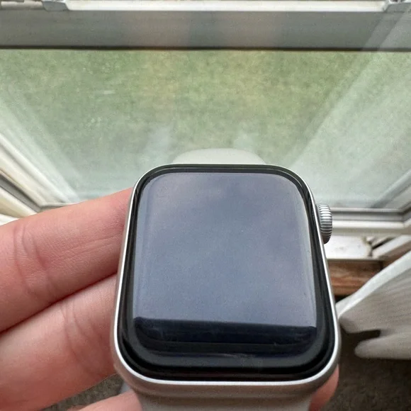 Apple Watch Series 5 40 mm - Silver and White